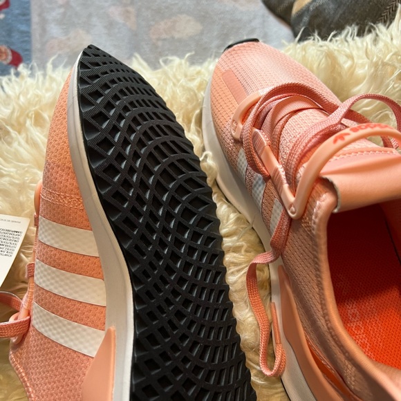 Adidas - Picture 4 of 8